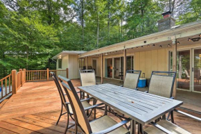 Lakefront Poconos House with Deck and Beach Access! Pocono Pines